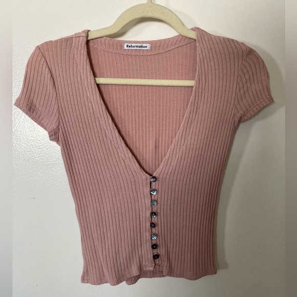 Reformation Nella Button Front Ribbed V-Neck Top in Pink - Picture 2 of 5